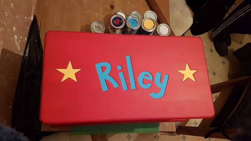Upcycled toy box with cheap and reusable paint.